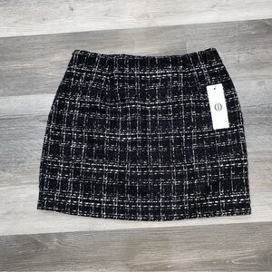 659 Black and White Tweed Skirt with shimmer